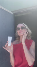 Protector solar de emerginC SPF50 claro