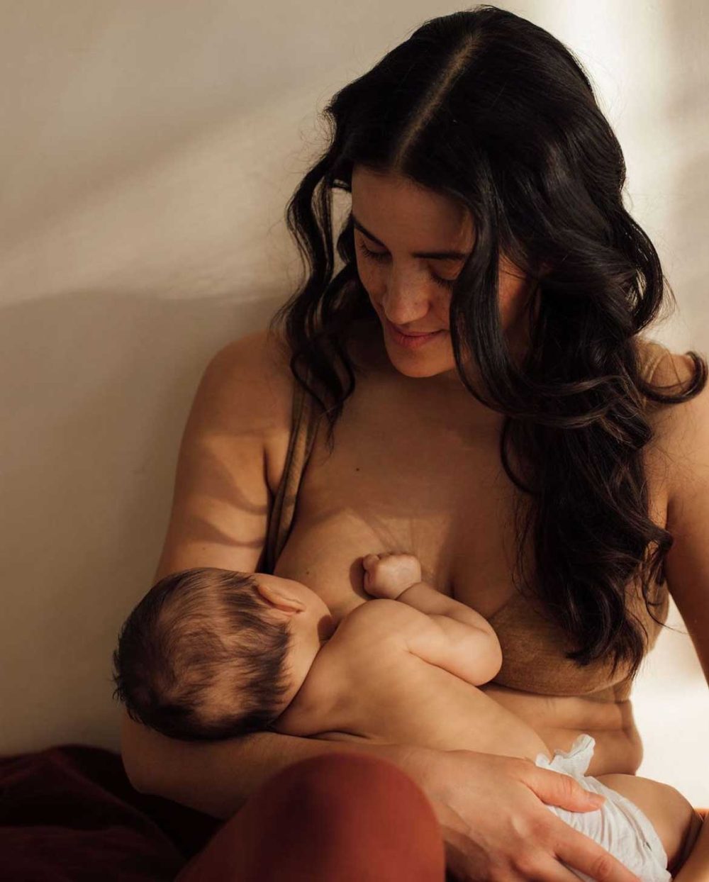 LouLou geeft haar dochter borstvoeding